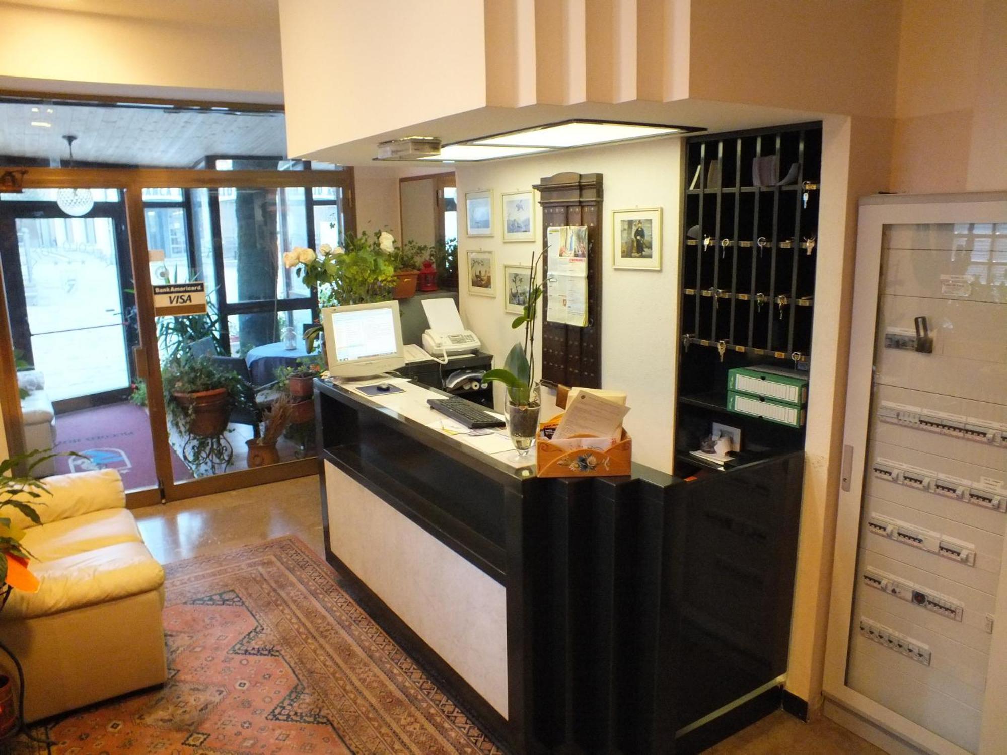 ליצאנו אין בלוודרה Piccolo Hotel מראה חיצוני תמונה