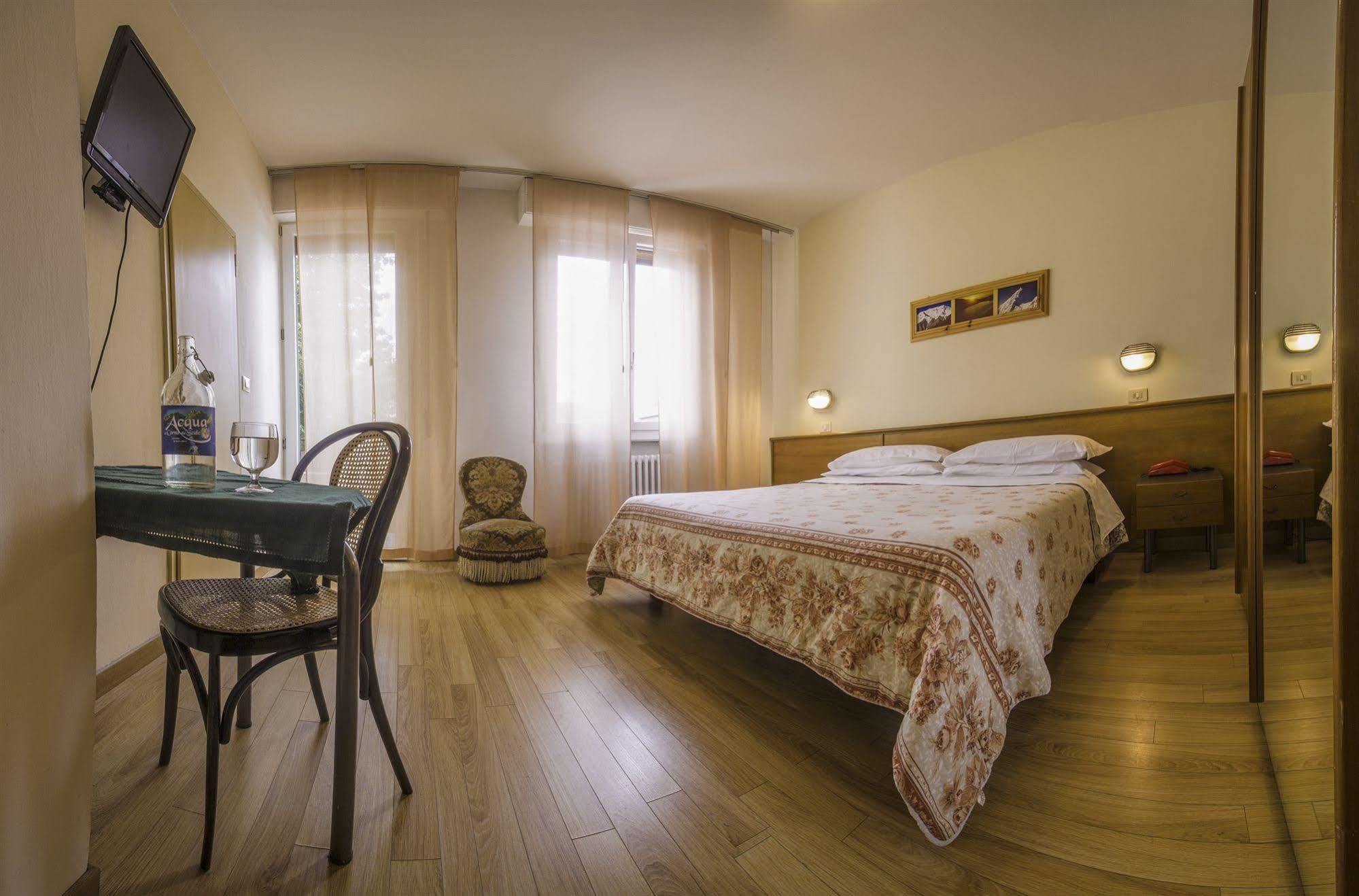 ליצאנו אין בלוודרה Piccolo Hotel מראה חיצוני תמונה
